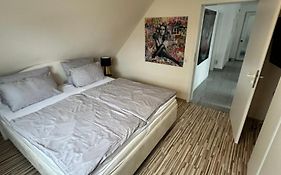 Zwei Ferienwohnungen Anker&Leuchtturm direkt in Steinhude, Wallbox für Elektroauto, Balkon, Free WLAN , Privater Parkplatz,